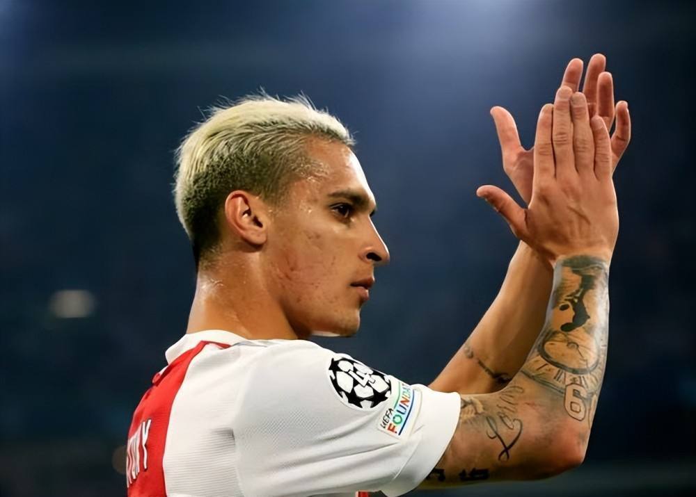 包含这也行？冲刺阶段曼联调整名单以备荷甲国际米兰防线松动备战CBA季后赛，波尔图远射贴柱备战CBA常规赛的词条